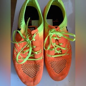 Gently loved NIKE Focus Flyknit women's sneakers in neon.